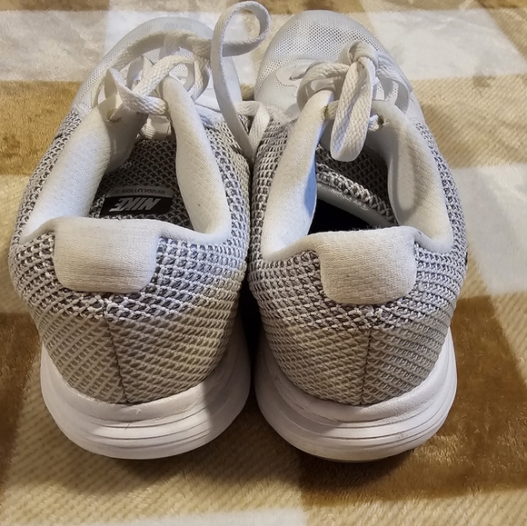 Nike shoes - Picture 3 of 3